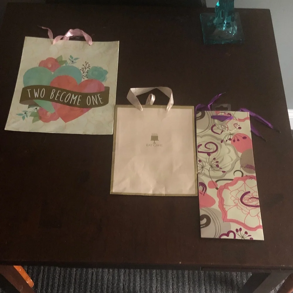 🎀❤️ Floral Heart & Cream Gift Bag Set